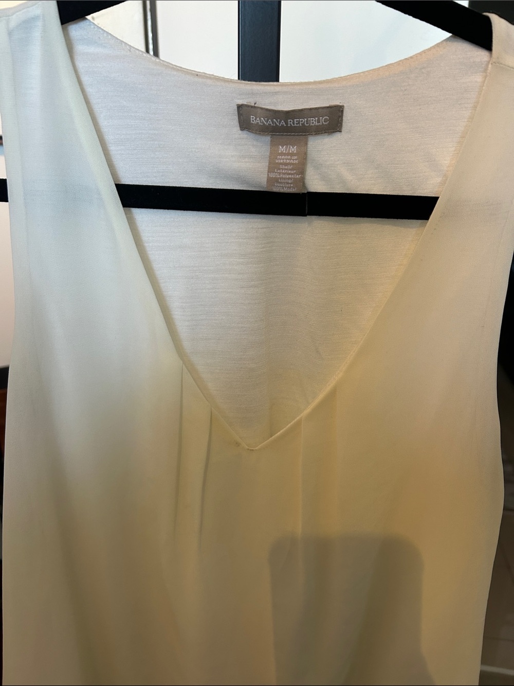 Banana Republic Cream V-Neck sleeveless elegant flowing top